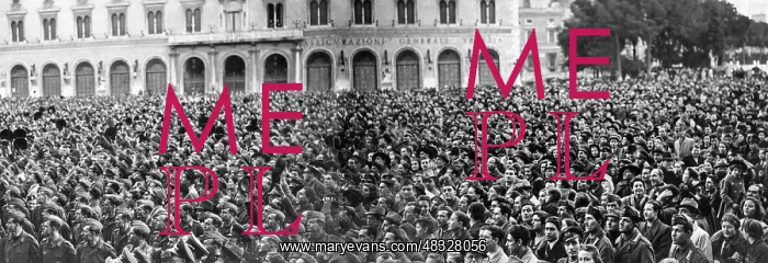 : Large crowd at Mussolini's arrival at Piazza Venezia : Large crowd at Mussolini's arrival at Piazza Venezia
