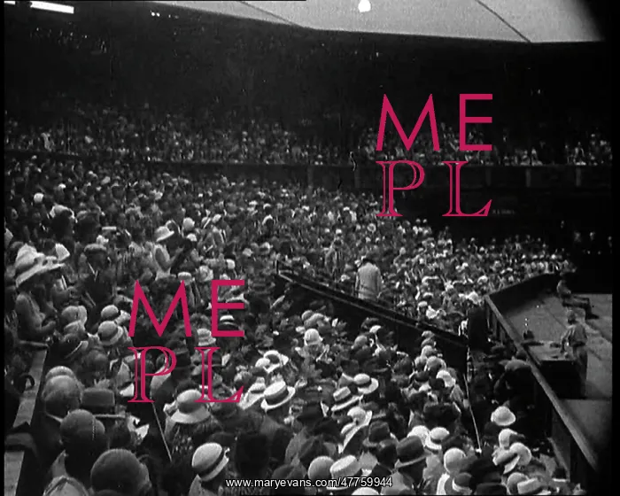 : Large Crowd Watching a Tournament in Wimbledon Stadium : Large Crowd Watching a Tournament in Wimbledon Stadium