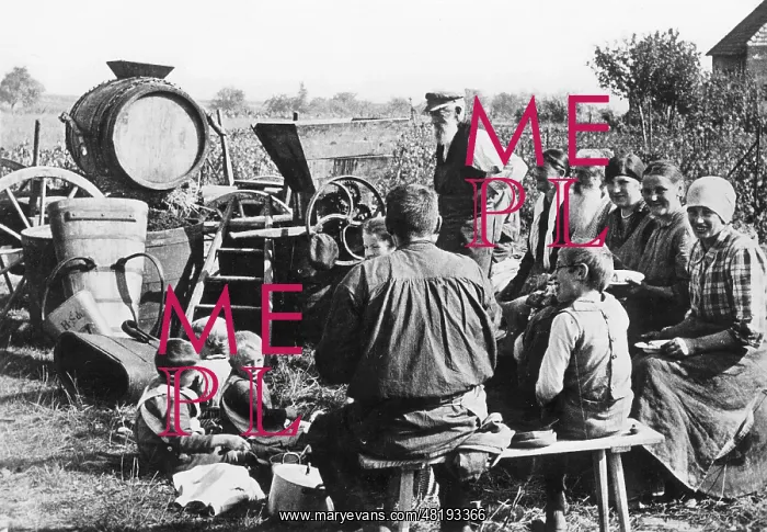 : Large family, 1930 : Large family, 1930
