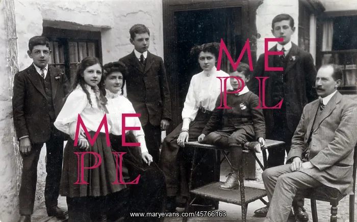 : Large family group : Large family group