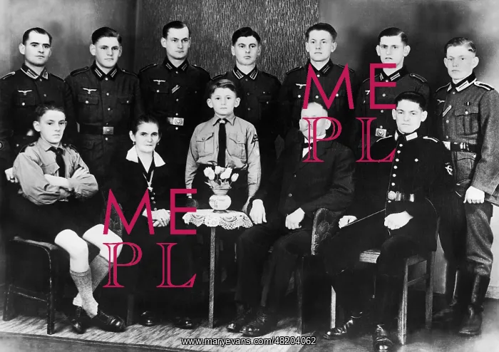: Large family in the Third Reich, 1941 : Large family in the Third Reich, 1941