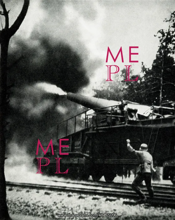  : Large German gun in action on railway mountings, WW2