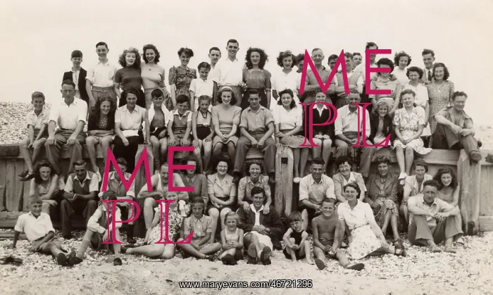 : Large Group on the Beach : Large Group on the Beach