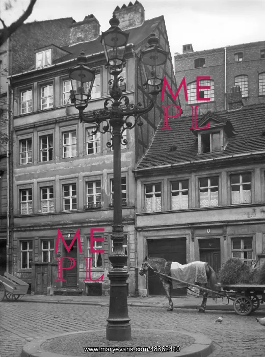 : Large Jewish Courtyard in Berlin, 1934 : Large Jewish Courtyard in Berlin, 1934