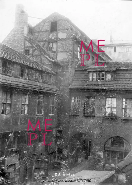 : Large Krogelhof in Berlin, around 1900 : Large Krogelhof in Berlin, around 1900