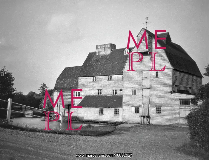  : A large wooden barn