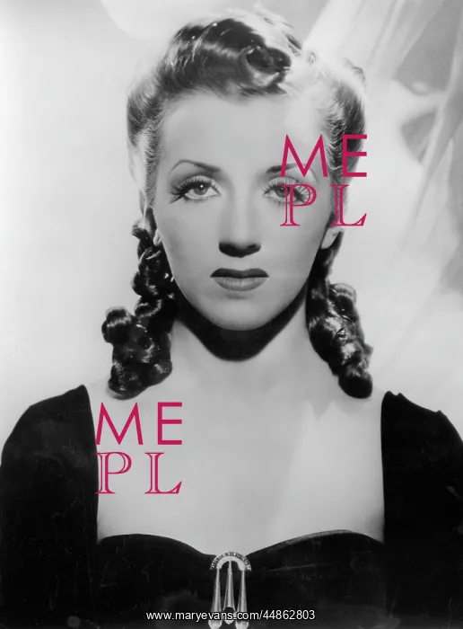 : LATE 1930S HAIRDO : LATE 1930S HAIRDO