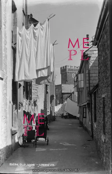 : Laundry Day in Old Looe : Laundry Day in Old Looe