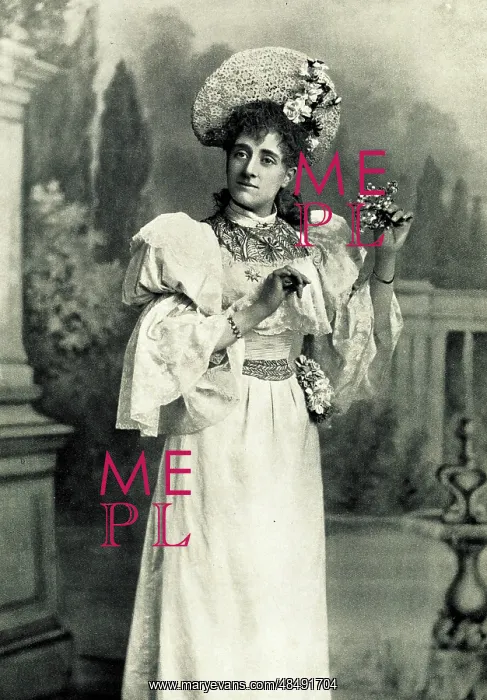  : Laura Maxwell, actress
