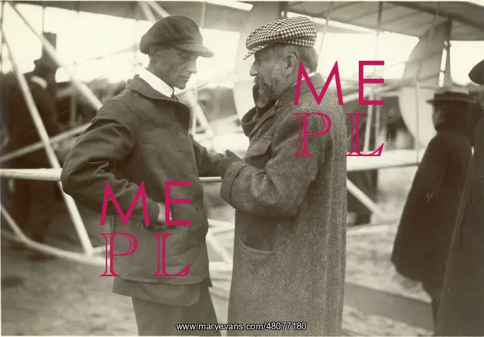 : Lazare Weiller (in the checked cap) and Wilbur Wright : Lazare Weiller (in the checked cap) and Wilbur Wright