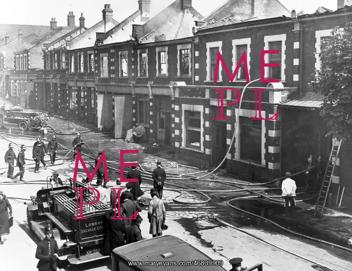 : LCC-LFB Commercial building fire, Avery Hardoll, Eltham : LCC-LFB Commercial building fire, Avery Hardoll, Eltham