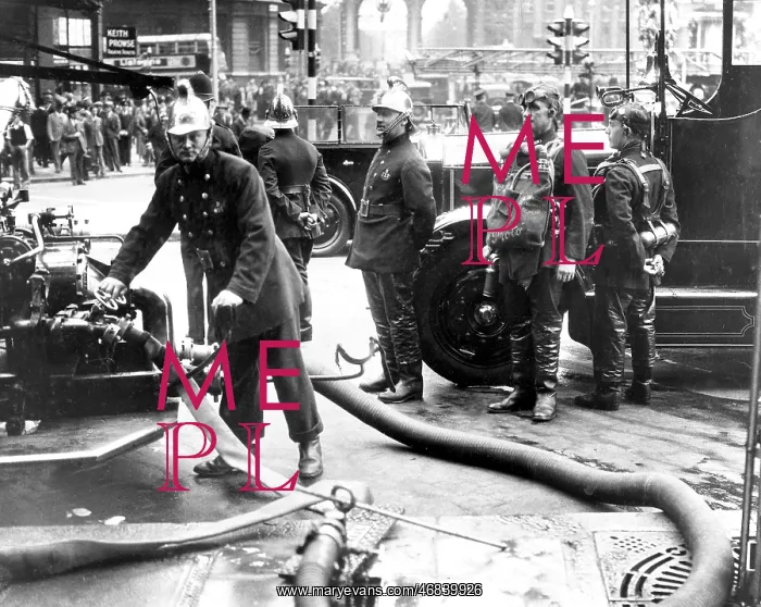 : LCC-LFB Daylight Rubber Co fire, Farringdon Road : LCC-LFB Daylight Rubber Co fire, Farringdon Road