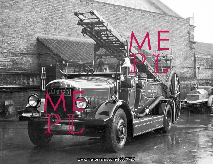 : LCC-LFB Dennis open pump escape at a fire station : LCC-LFB Dennis open pump escape at a fire station