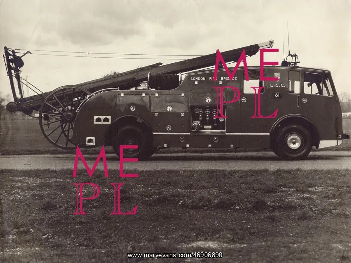 : LCC-LFB - Dennis pump escape fire engine : LCC-LFB - Dennis pump escape fire engine