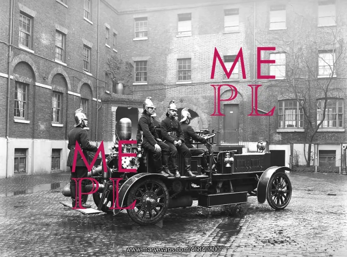 : LCC-LFB Early motorised fire engine : LCC-LFB Early motorised fire engine