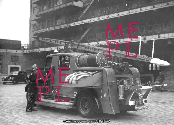 : LCC-LFB enclosed pump at Lambeth fire station : LCC-LFB enclosed pump at Lambeth fire station