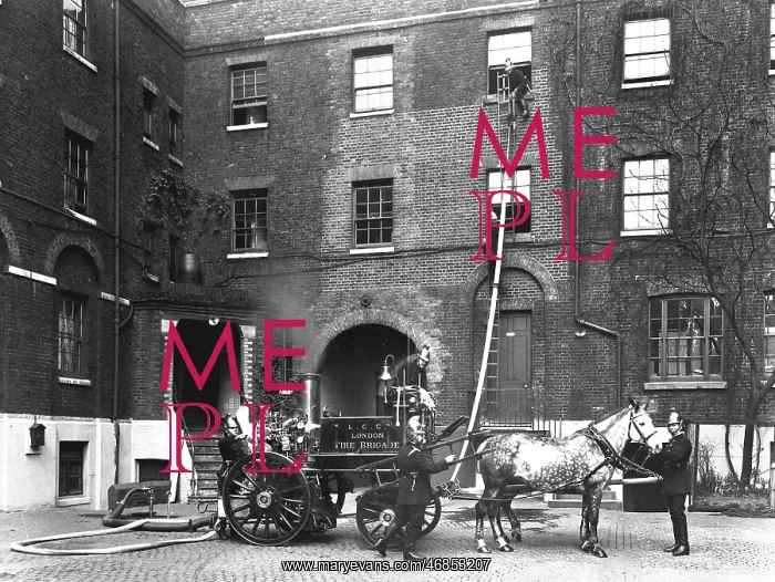 : LCC-LFB fire engine drills at Southwark HQ : LCC-LFB fire engine drills at Southwark HQ