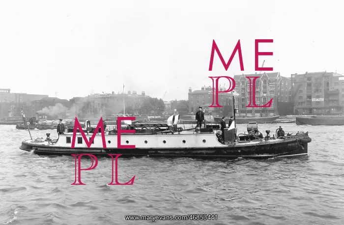 : LCC-LFB fireboat Beta III, midstream on River Thames : LCC-LFB fireboat Beta III, midstream on River Thames