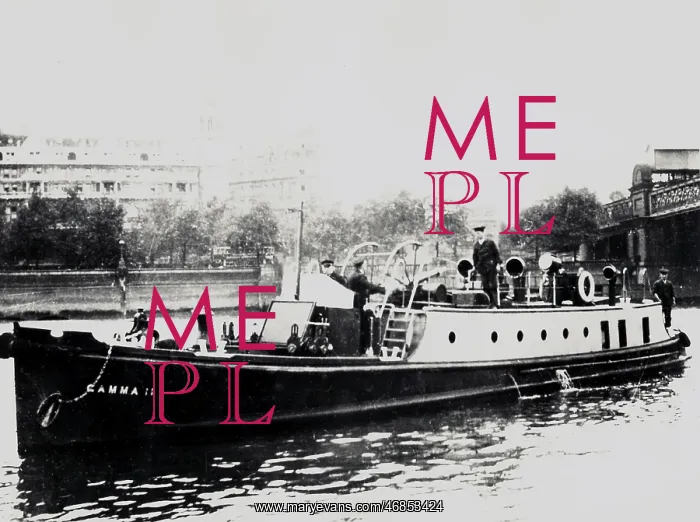 : LCC-LFB fireboat Gamma II on River Thames : LCC-LFB fireboat Gamma II on River Thames