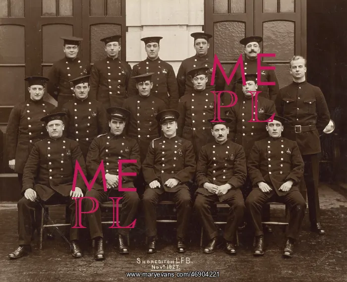 : LCC-LFB Shoreditch Fire Station firemen : LCC-LFB Shoreditch Fire Station firemen