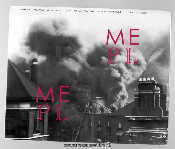 : LCC-LFB Serious warehouse roof fire : LCC-LFB Serious warehouse roof fire