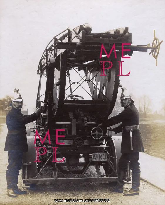  : LCC-MFB firemen with vehicle