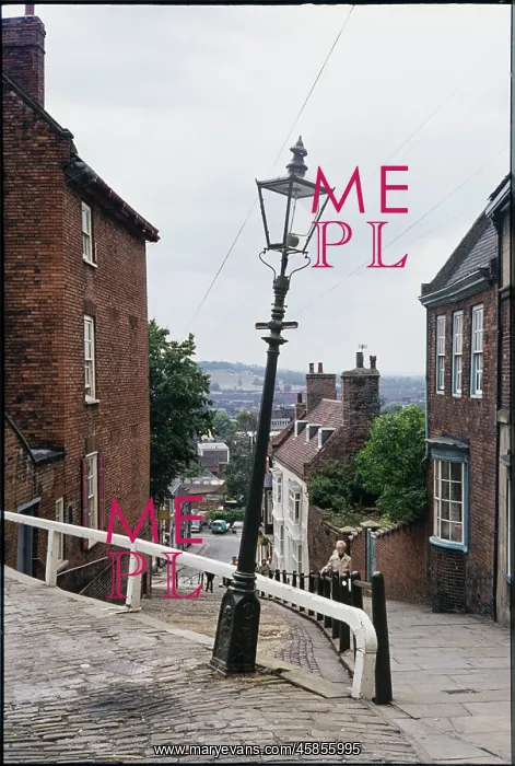 : Leaning lamp post - junction of Steep Hill and Danesgate : Leaning lamp post - junction of Steep Hill and Danesgate