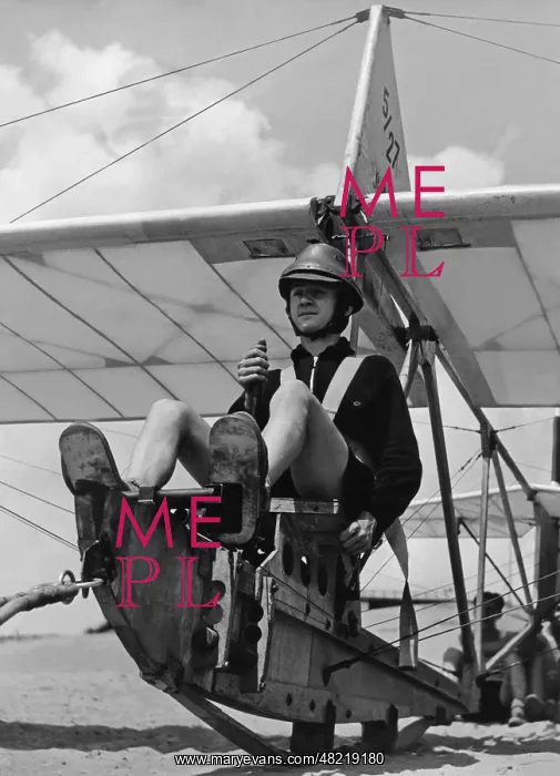 : Learner in a sailplane in Trebbin, 1939 : Learner in a sailplane in Trebbin, 1939