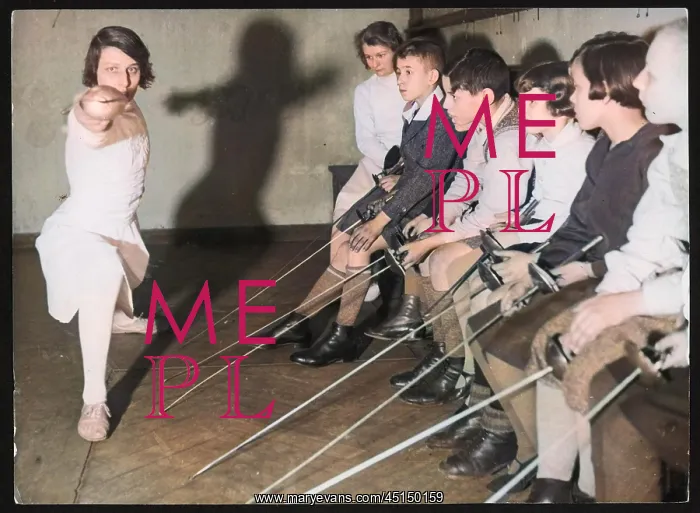  : LEARNING TO LUNGE 1930S