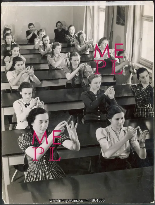 : LEARNING SIGN LANGUAGE : LEARNING SIGN LANGUAGE