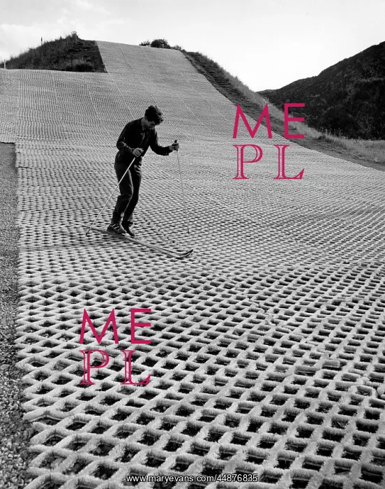 : LEARNING TO SKI : LEARNING TO SKI