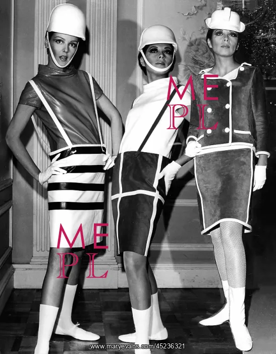 : Leather barrel-shaped skirts with suspenders ? : Leather barrel-shaped skirts with suspenders ?