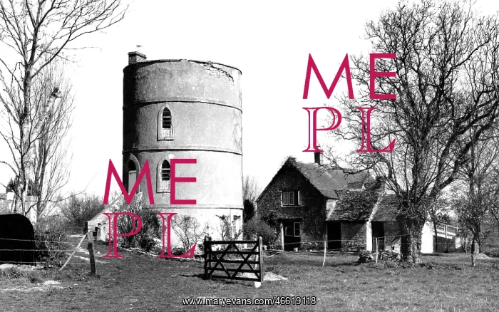  : Lechlade, the Round House c1955