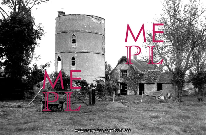  : Lechlade, the Round House c1960