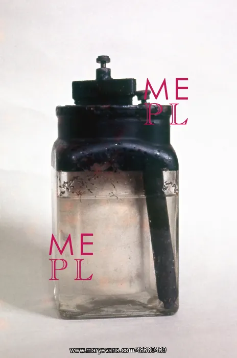 : Leclance cell, circa 1866, a type of wet battery : Leclance cell, circa 1866, a type of wet battery