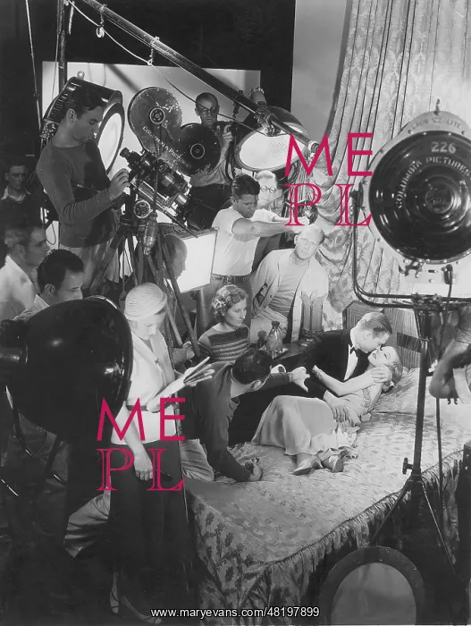 : Lee Tracy and Evalyn Knapp during the shooting of Night May : Lee Tracy and Evalyn Knapp during the shooting of Night May
