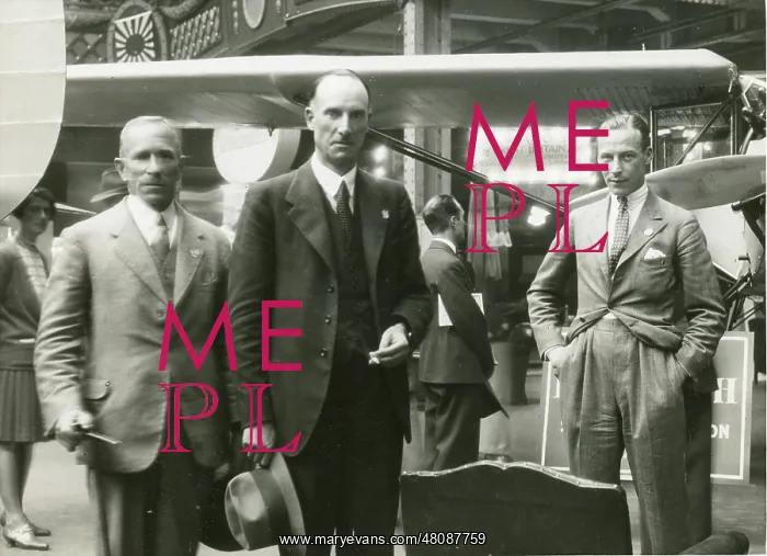 : From left: C.C. Walker, Geoffrey de Havilland and Thom(?) : From left: C.C. Walker, Geoffrey de Havilland and Thom(?)