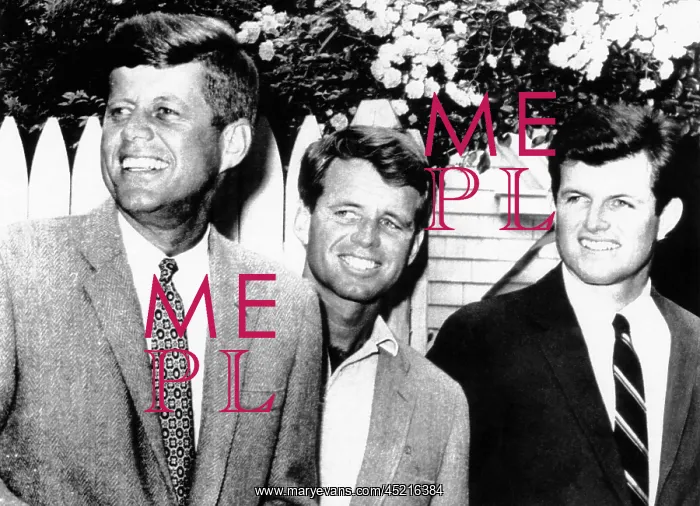 : From left, John F. Kennedy, Robert Kennedy, ? : From left, John F. Kennedy, Robert Kennedy, ?