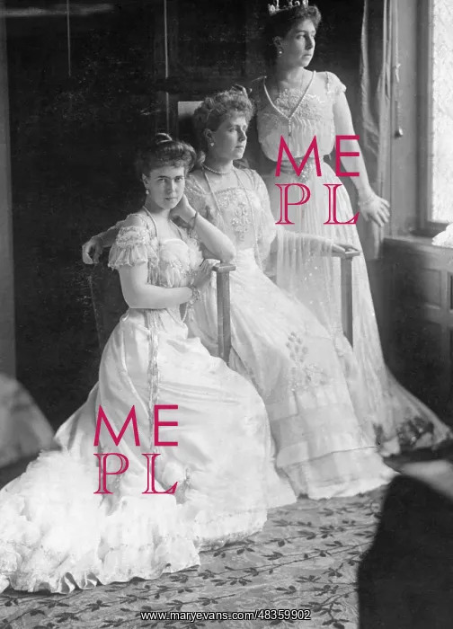 : From left to right: Princess Beatrice, Crown : From left to right: Princess Beatrice, Crown