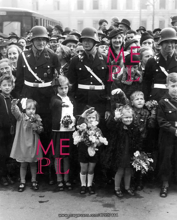 : Leibstandarte SS Adolf Hitler in crowd control, Berlin : Leibstandarte SS Adolf Hitler in crowd control, Berlin
