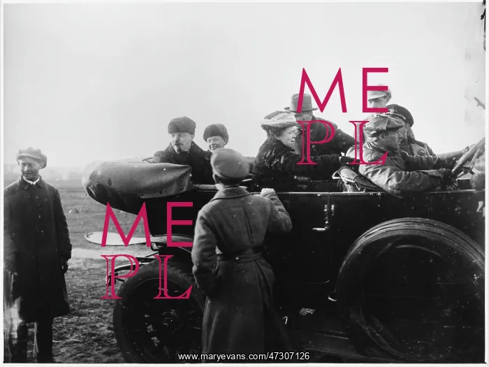 : LENIN AT ARMY PARADE : LENIN AT ARMY PARADE