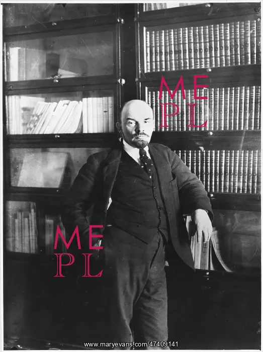 : LENIN IN HIS STUDY : LENIN IN HIS STUDY