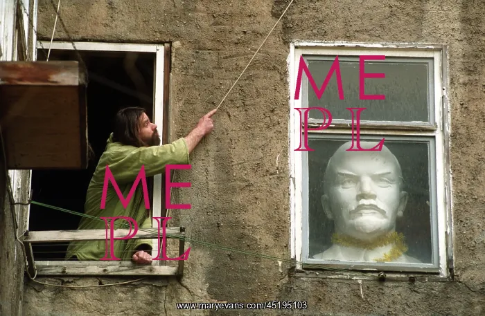 : Lenin in a Window (Archive photography and text 1993) : Lenin in a Window (Archive photography and text 1993)