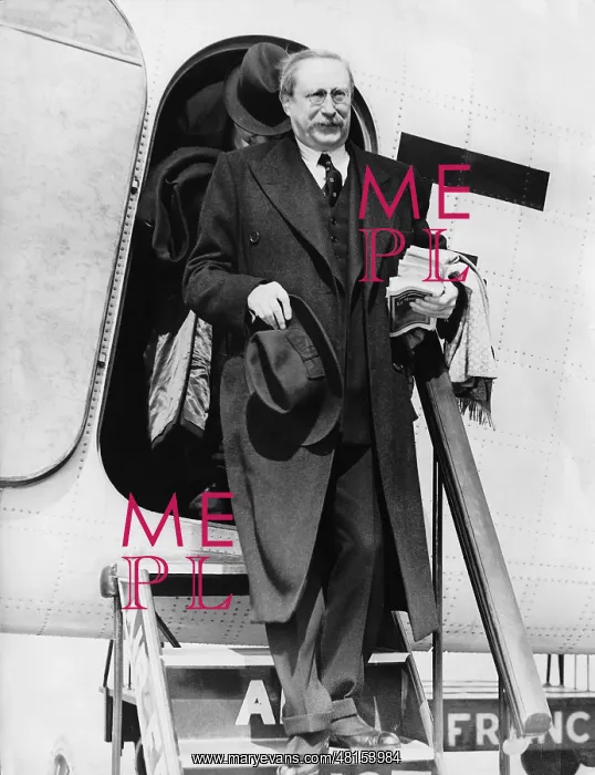: Leon Blum on his arrival in Croydon, 1939 : Leon Blum on his arrival in Croydon, 1939