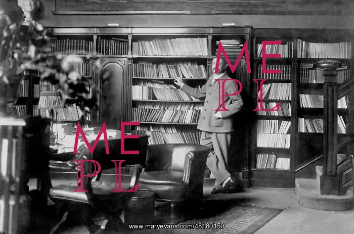 : Leon Blum in his library, 1926 : Leon Blum in his library, 1926