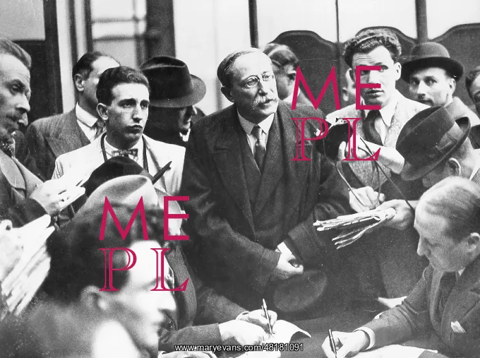 : Leon Blum with representatives of the press, 1936 : Leon Blum with representatives of the press, 1936