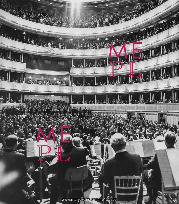 : Leonard Bernstein : Leonard Bernstein