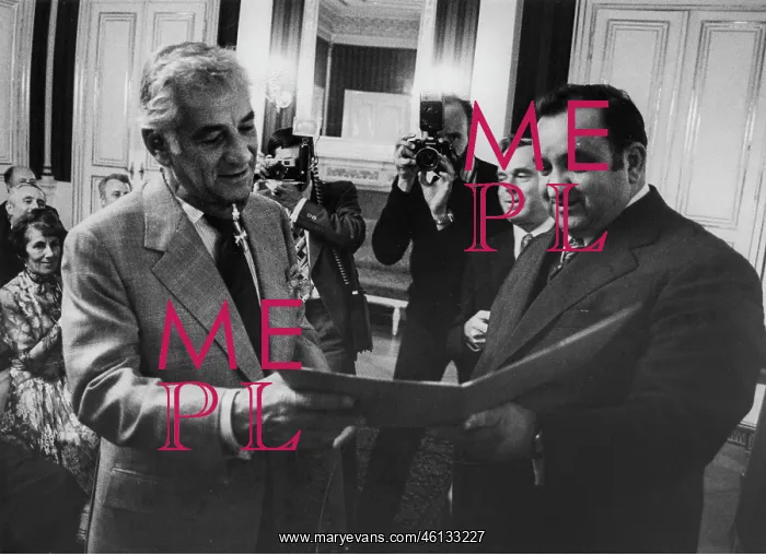 : Leonard Bernstein with Fred Sinowatz : Leonard Bernstein with Fred Sinowatz
