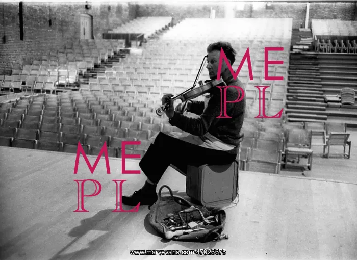 : Leonard Edmunds playing violin at Aldeburgh : Leonard Edmunds playing violin at Aldeburgh