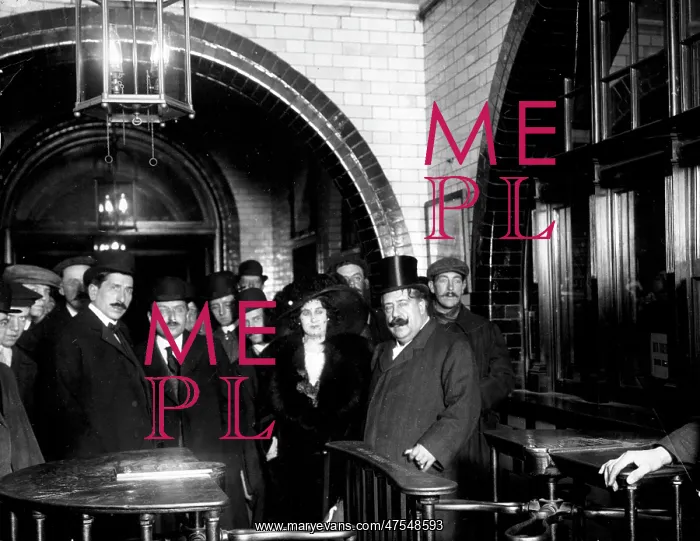 : Leoncavallo visiting Rowton House, London : Leoncavallo visiting Rowton House, London